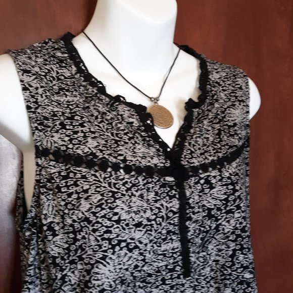 Lucky Black & White Crochet Print Tank Top M - Picture 2 of 8